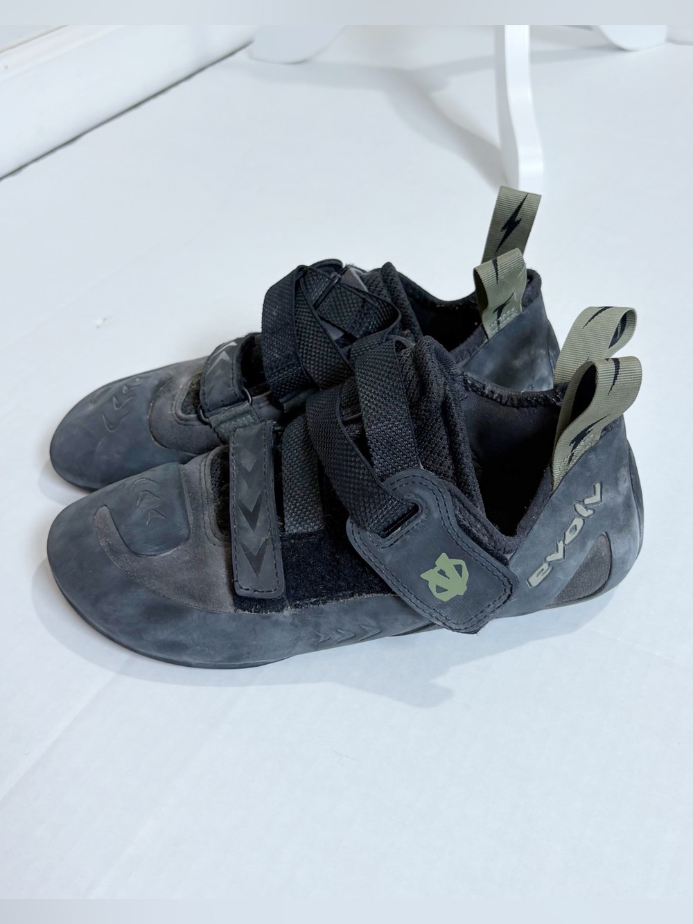 Evolv Kronos Climbing Shoes Men's Size 10 Women’s Size 11 Bouldering Rock Climbi